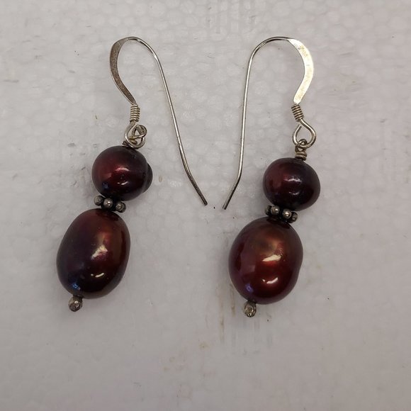 Dyed Tahitian peal earring in Burgundy - Picture 3 of 3
